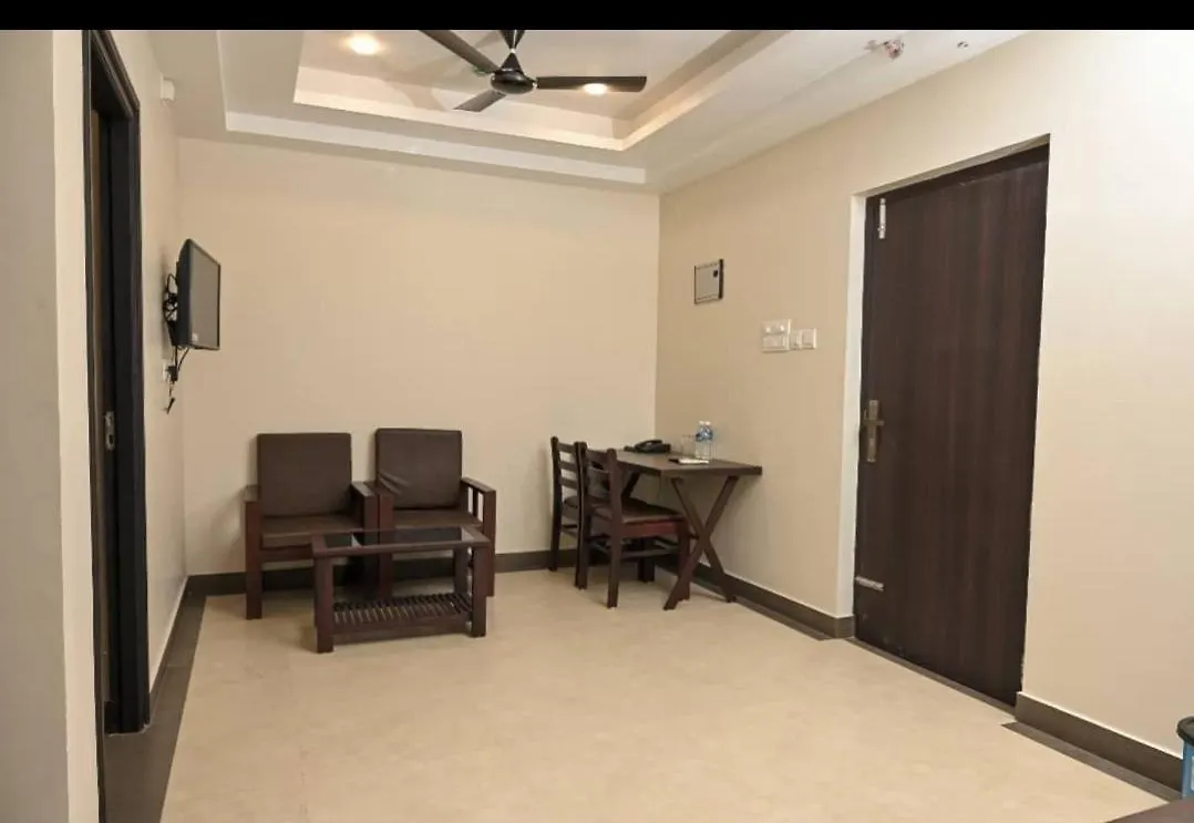 Guruvayoor suits Guruvayur 0*,  India
